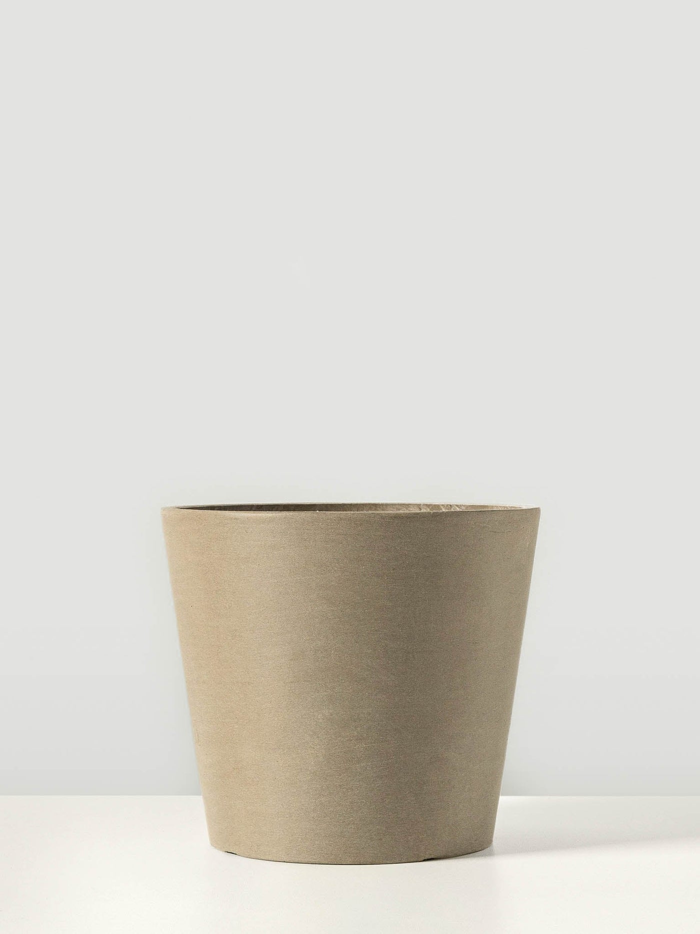ECOPOTS Vaso Amsterdam Tondo 20 H17 Taupe - Realizzato Con 80% Plastica Riciclata, Resistente Al Gelo E UV, Con Tappo Rimovibile, 4 Litri